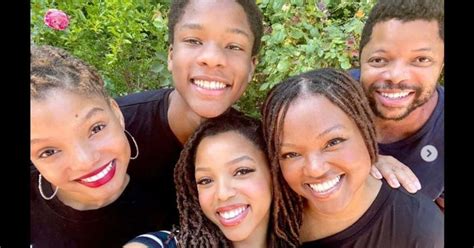 who are halle bailey parents.